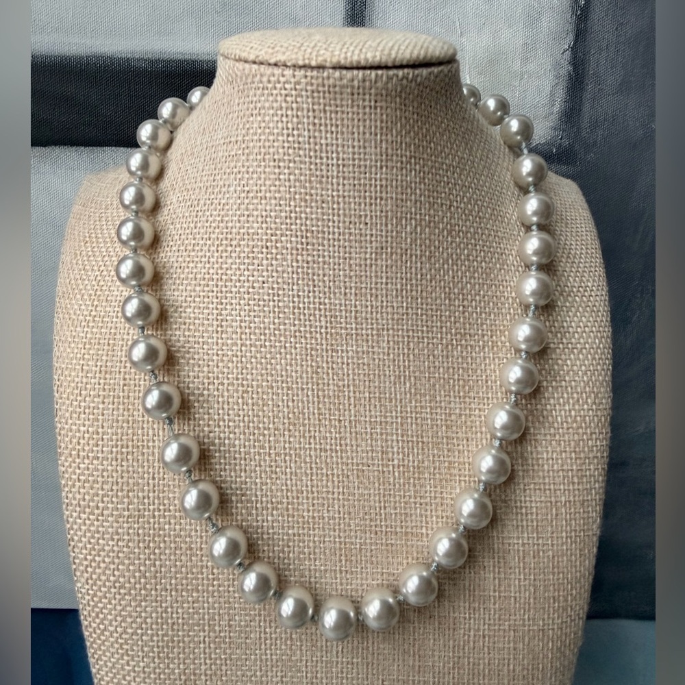 Icing Silver Gray Glass Pearl Necklace | Knotted 16" Strand | Adjustable